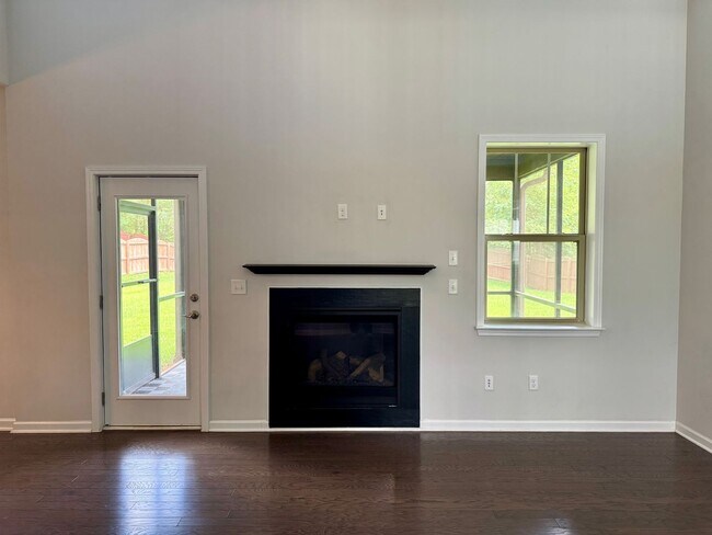 Building Photo - South AVL - Beautiful, Spacious, Versatile...