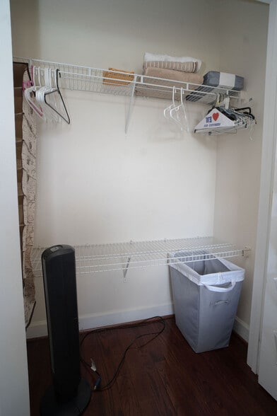 Closet Bedroom 1 - 604 Kingfisher Ave