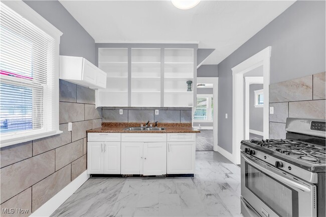 Building Photo - 3150 W 46th St