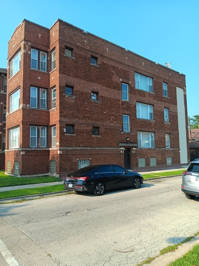 Building Photo - 6927 S Prairie Ave