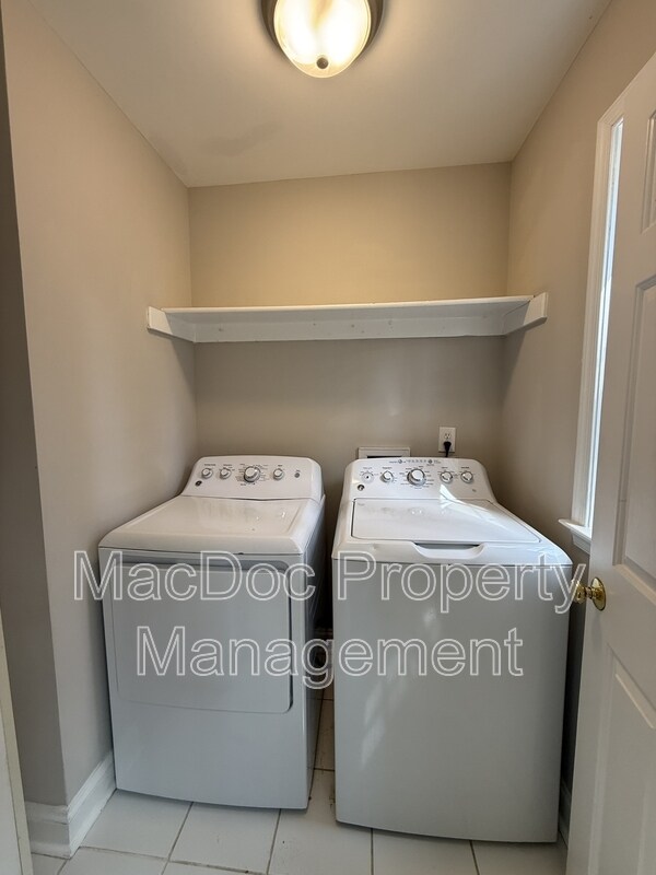 Building Photo - 238 5th St