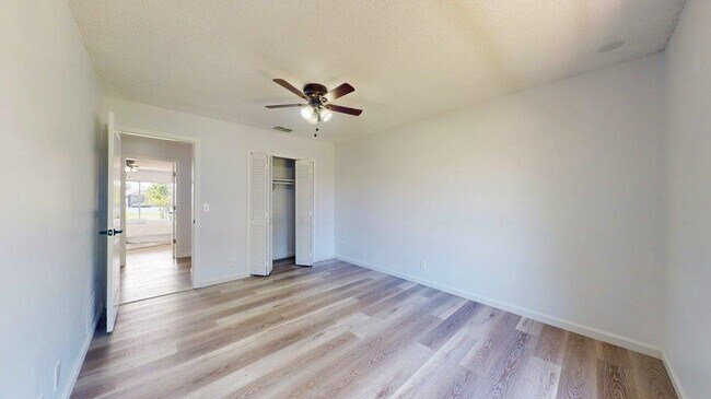 Building Photo - 10 Coral Reef Ct S