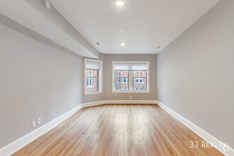 Building Photo - 948 Pleasant St