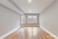 Building Photo - 940 Pleasant St