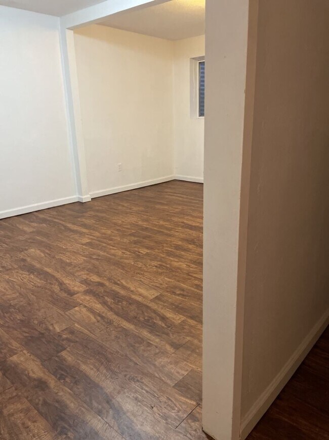 Building Photo - Start a Lease by 4/17 and get $250 off 1st Month!