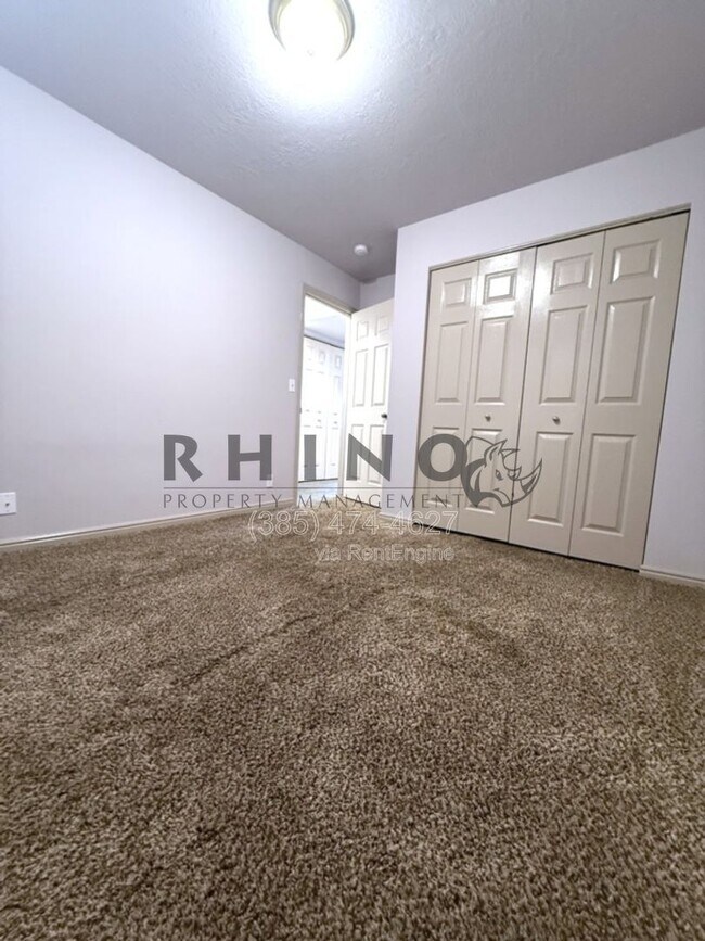 Building Photo - 370 W 4900 S