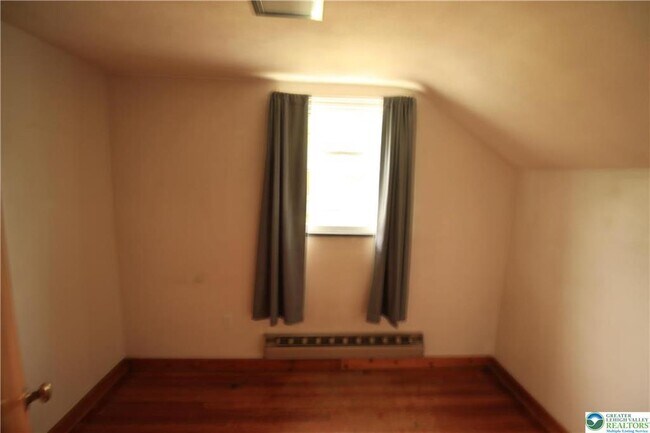 Building Photo - 419 Diamond St