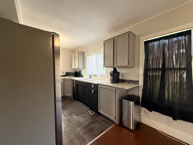 Building Photo - 215 N Emmett Ave