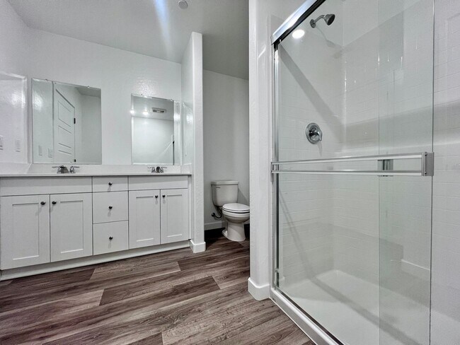 Building Photo - $3,095 Ashlan & Highland, 5 Bedroom House - Buckingham Ave, Clovis - Solar Panels