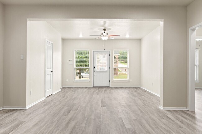Building Photo - 2536 S University Dr
