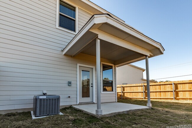 Building Photo - 10351 Lynwood Crk