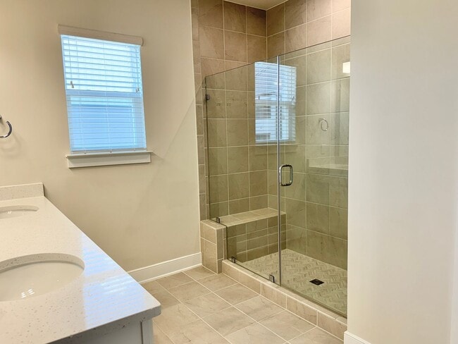 Building Photo - POTOMAC SHORES - BEAUTIFUL VIEWS! (interne...