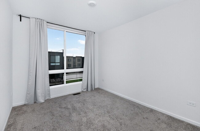 Building Photo - 1276 Lakepointe Dr