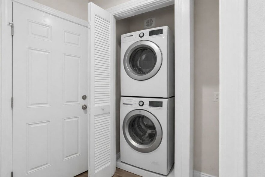 Building Photo - 1747 W 39th Pl