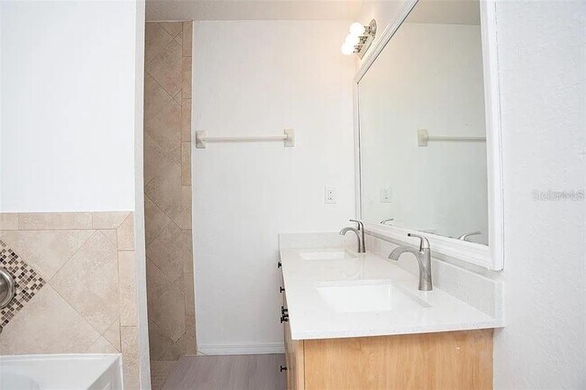 Building Photo - 13700 SW 48th Ct