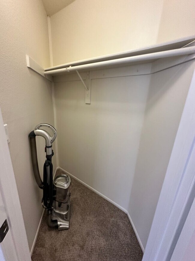 Building Photo - Spacious 2 Bedroom Home in Desirable Jess Ranch Community