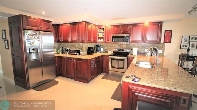 Building Photo - 3499 Oaks Way