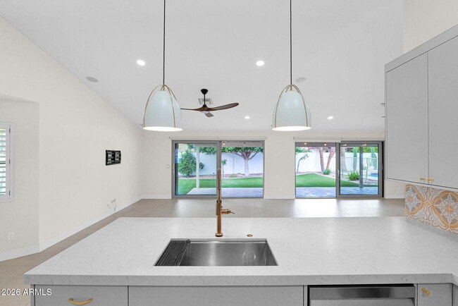 Building Photo - 15650 N 60th Pl