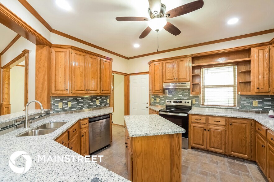 Building Photo - 2817 Asheforde Oaks Blvd