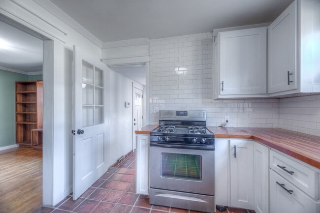 Building Photo - 1223 E 31st St