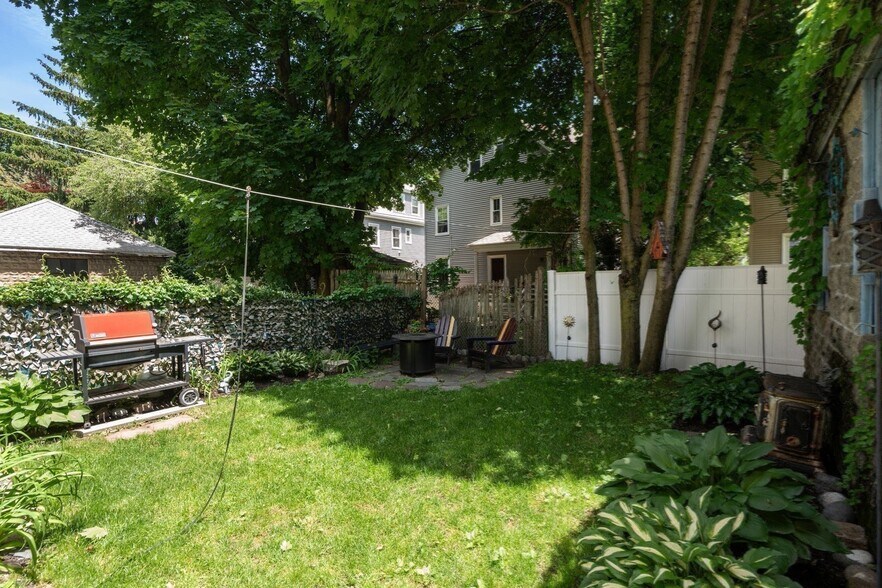 Building Photo - 124 Brooks St