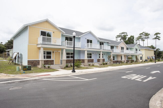Building - Tuscawilla Apartments