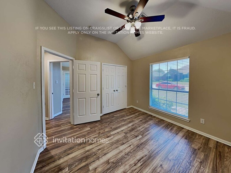 Building Photo - 1046 Essex Dr