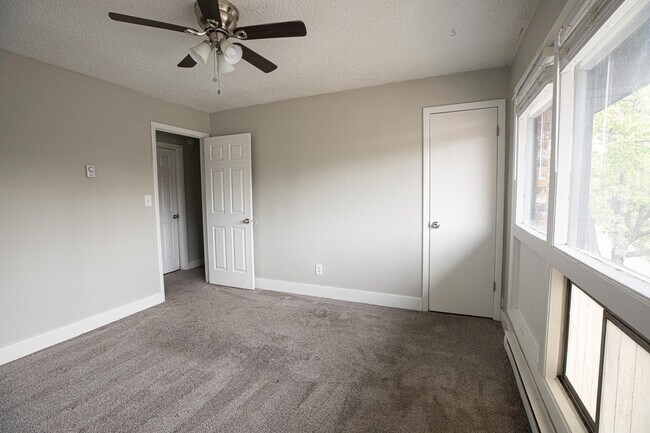 Building Photo - 905 N Mercer St