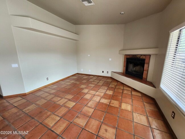 Building Photo - 11065 E Snyder Rd