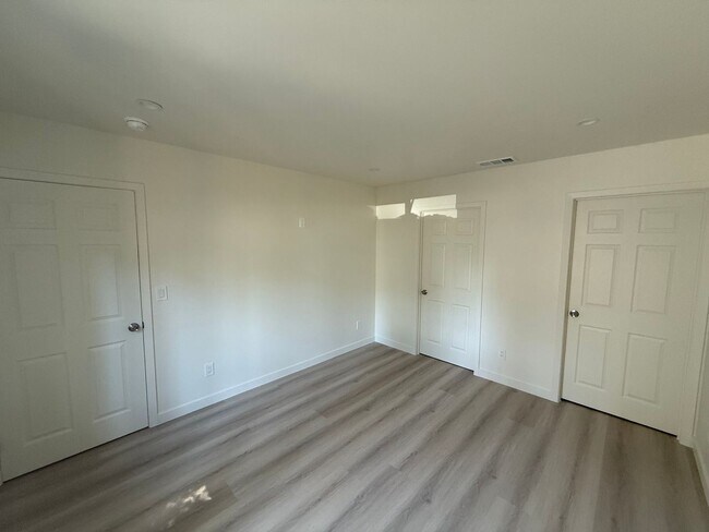 Building Photo - 7725 Owensmouth Ave