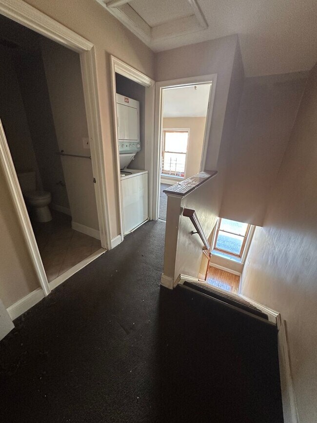 Building Photo - 1209 Hollins St