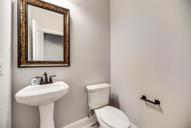 Building Photo - 1401 Thrasher Dr