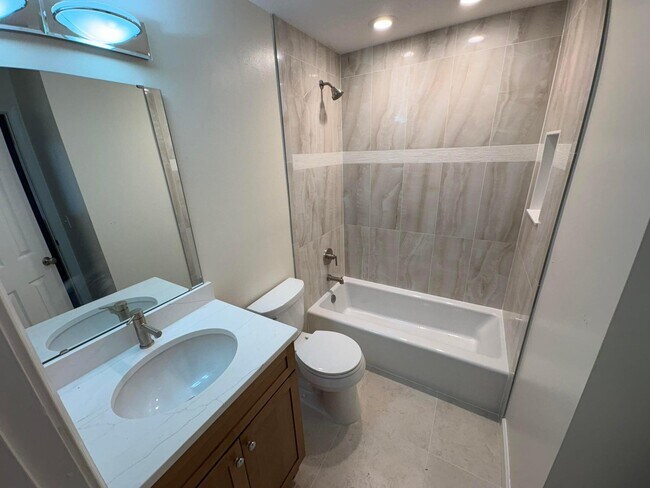 Building Photo - 314 Westlake Ct