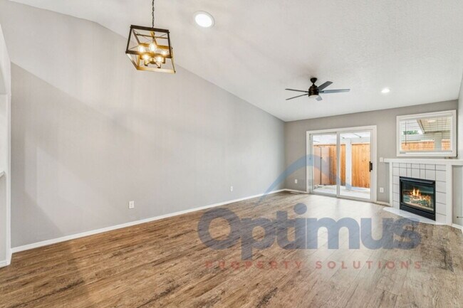 Building Photo - Charming & updated 2-bedroom, 2-bath home in one of Boise’s most convenient and sought-after loca...