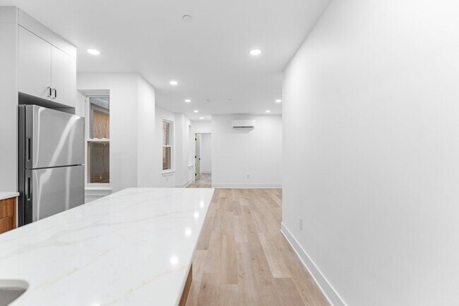 Building Photo - 6049 Elmwood Ave