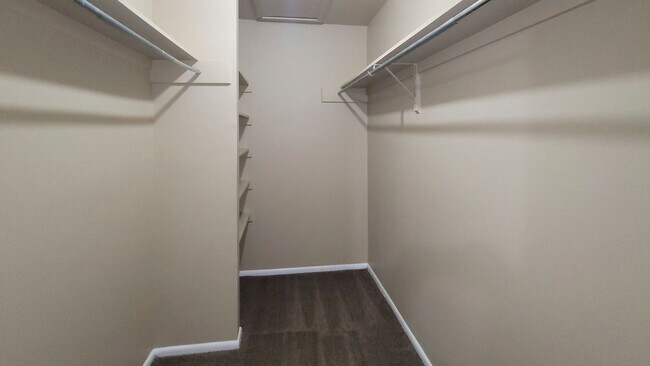 Building Photo - 8702 Village Dr