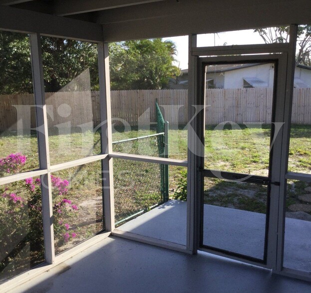 Building Photo - 900 W Bloxham St