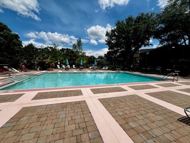 Building Photo - 2071 Dixie Belle Dr