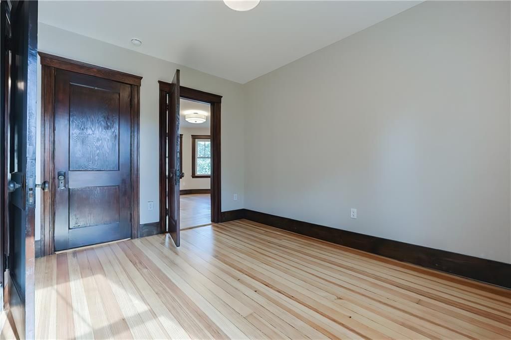 Building Photo - 65 Burton St