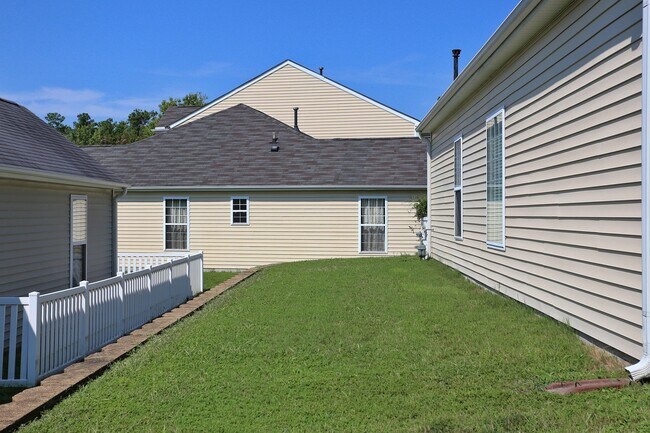 Building Photo - 915 Cinnamon Dr