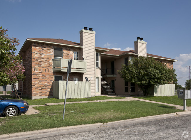 Primary Photo - Bull Run Apartments