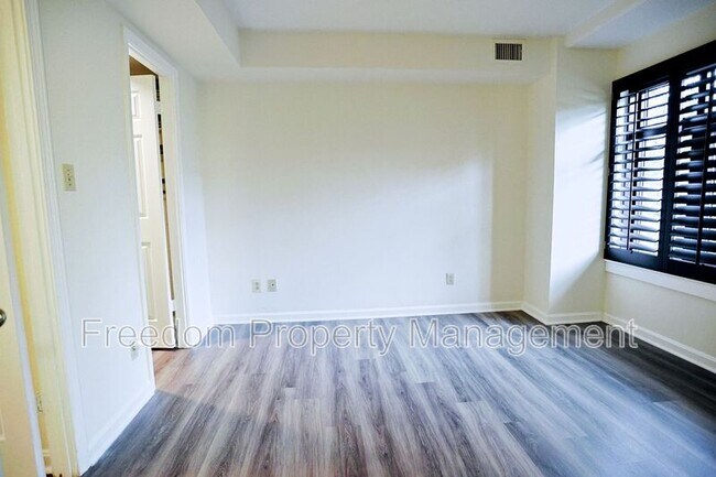 Building Photo - 2400 Clarendon Blvd
