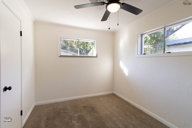 Building Photo - 674 Bell Rd S