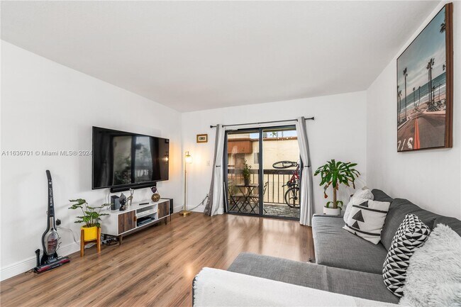 Building Photo - 1141 SW 105th Ave