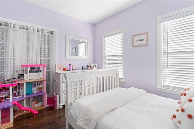 Building Photo - 845 Main St