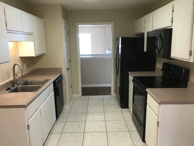 Building Photo - 223 Longleaf Cir