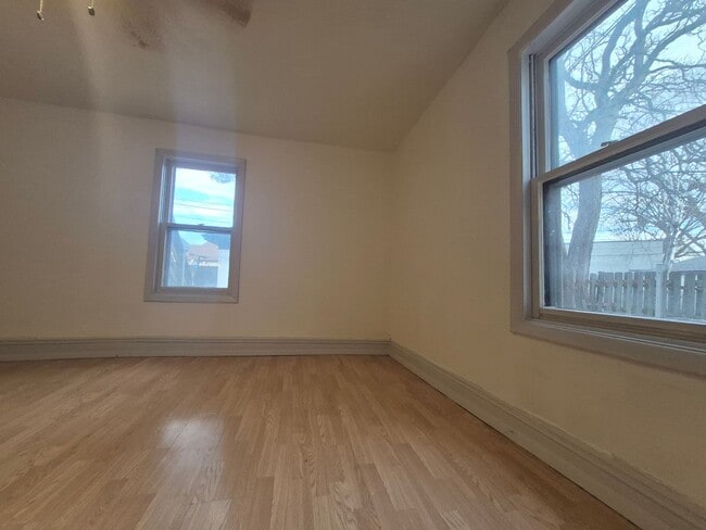 Building Photo - 416 Daly St