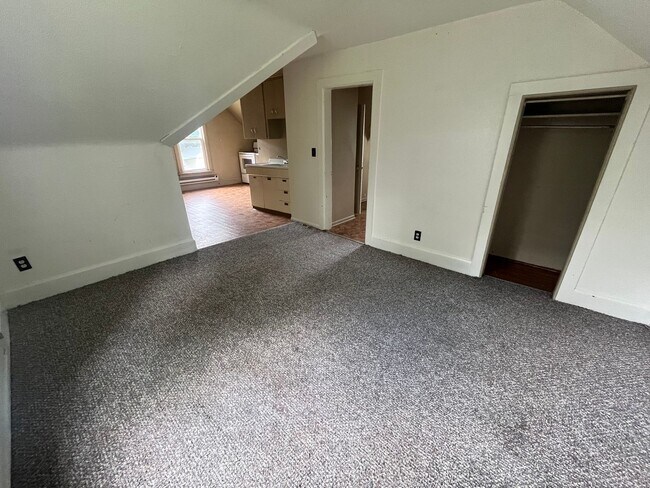 Building Photo - 525 2nd St SE