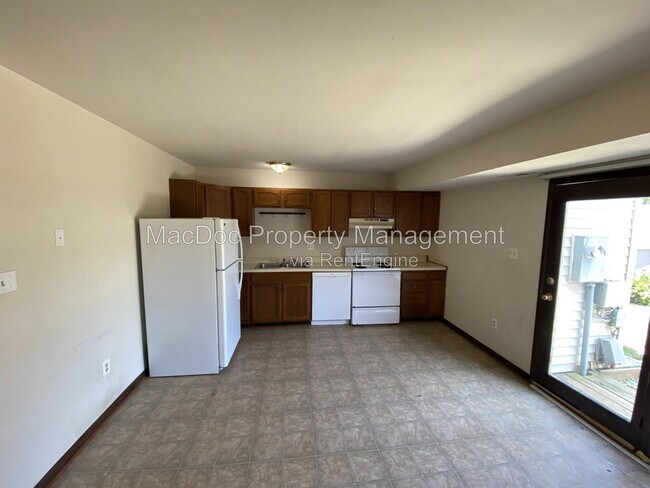 Building Photo - 5145 Cottonwood Ct