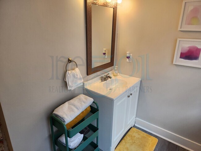 Building Photo - Wonderful Apartment in Hillcrest!